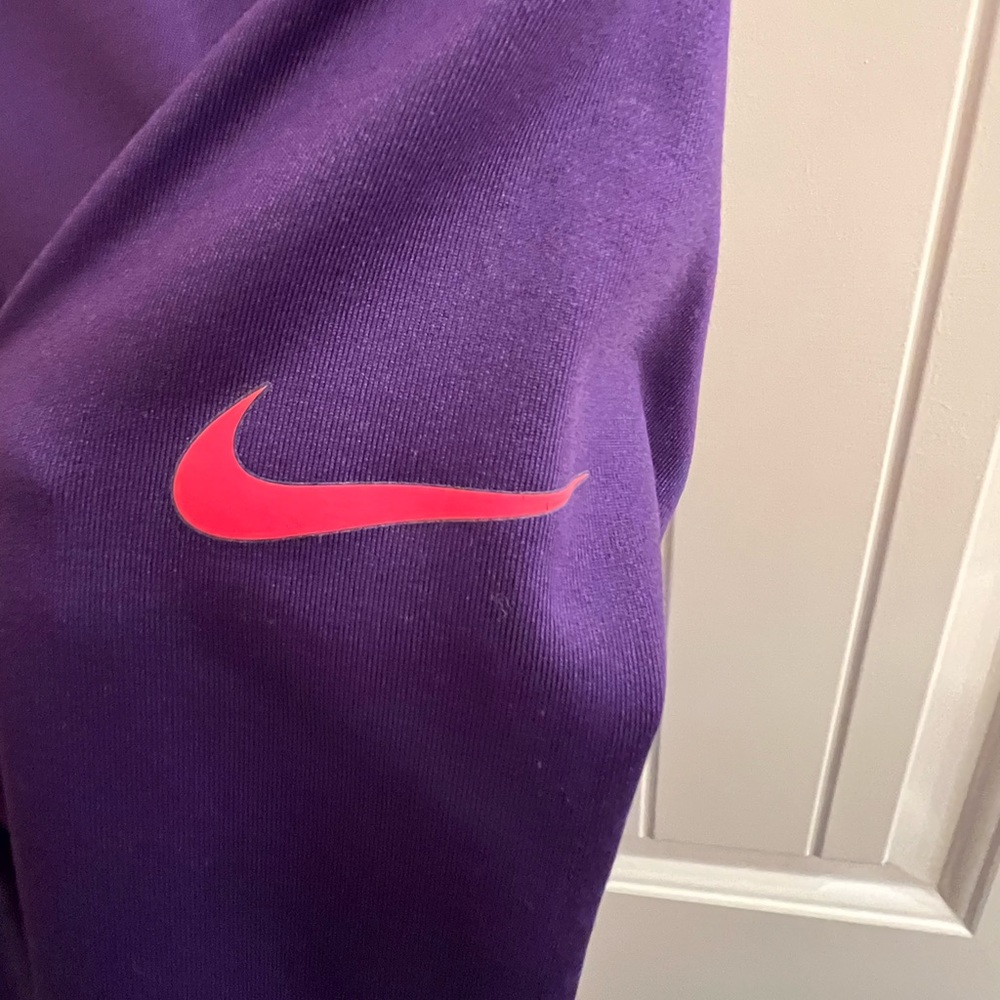 Nike women’s long sleeve running shirt. - Picture 4 of 4